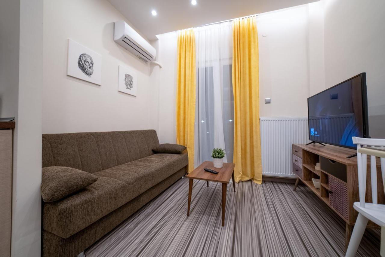 Luxury Suites With King-Sized Bed Thessaloniki Exterior photo