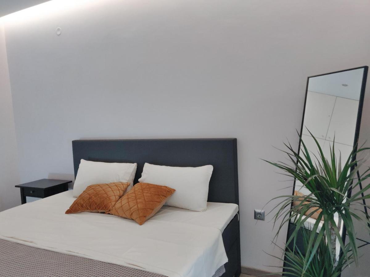 Luxury Suites With King-Sized Bed Thessaloniki Exterior photo